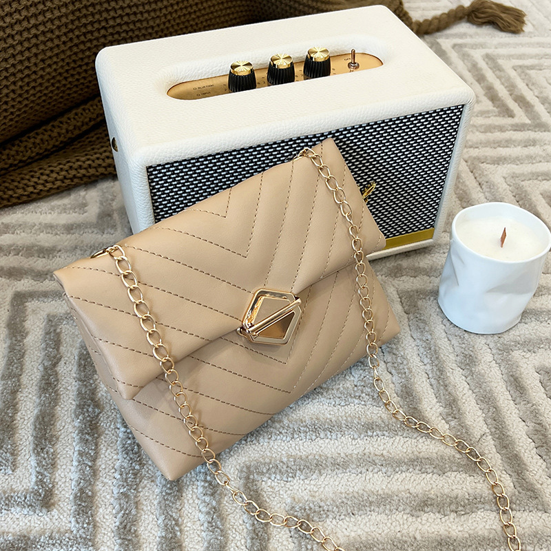 New Chain Embroidered Quilted PU Crossbody Phone Bag