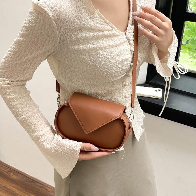 All-Season Oval Bag 2023 Summer New Trendy Retro Handbag Crossbody Bag Niche Design Commuter Bag Women