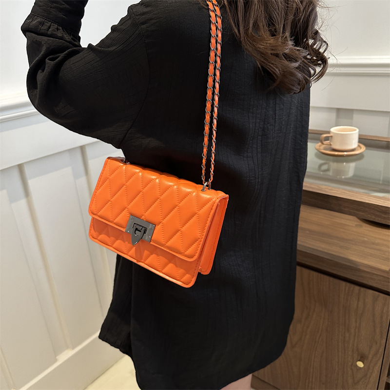 Trendy Retro Chain Crossbody Bag Solid Color Stylish Women's 2024 New Shoulder Bag - Image 4