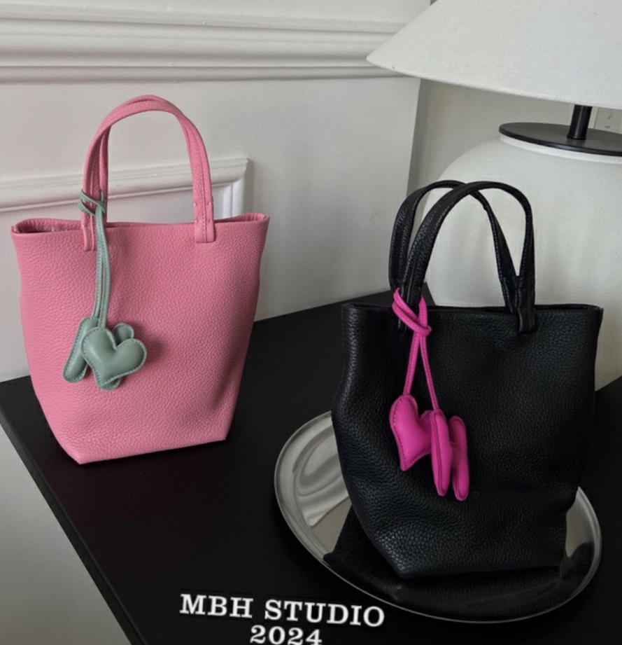 Minimalist Premium Versatile Top Layer Cowhide Leather Tote Handbag with Storage Bag, Shoulder Strap, Random Charm