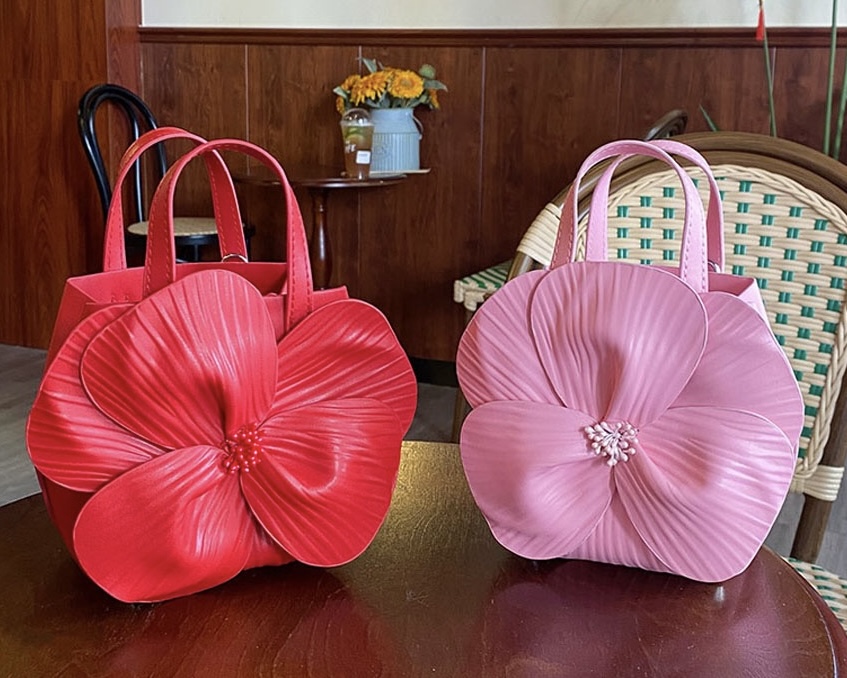 Elegant French Petal Flower Tote Bag Creative Handbag Crossbody Chain Bag - Image 4